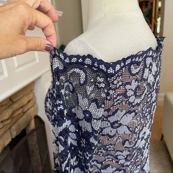 XSCAPE Long Sleeve Lace Off Shoulder Gown size 4 - Picture 9 of 13